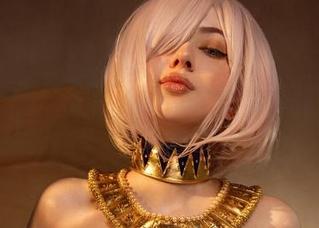 Alina Becker的镜头下，日常变成流行梗，cos与写真真绝了！