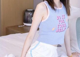 BoBoSocks袜啵啵 – 自带光环的稚予，皮裤裤里丝超级高清！哎呀，真想再看一眼。