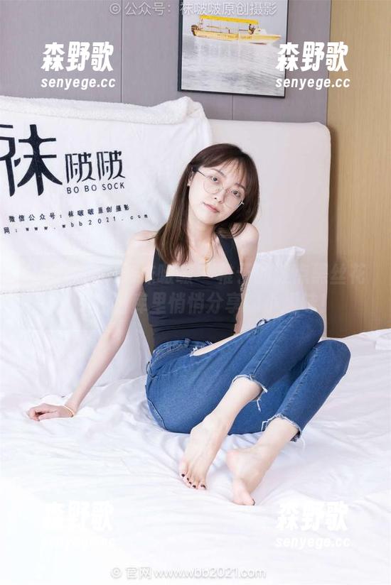 BoBoSocks袜啵啵 - 稚予的波点黑丝花絮，在图库里悄悄分享的小趣味！