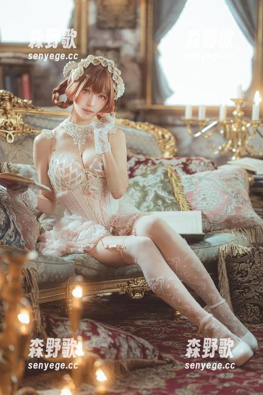 就在这高清图包里，ElyEE子穿着睡衣与真实对抗
