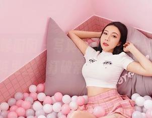 Feilin嗲囡囡 – 写真时间到，方绮言Ayaka的裤里丝，打破常规的那些小情愫。