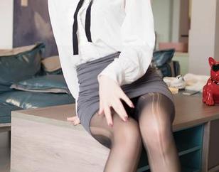 Feilin嗲囡囡 – 施忆佳KITTY的居家写真集：这是一场你绝对想不到的家庭聚会。