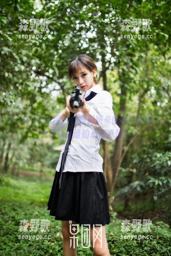 GIRLT果团网 - 学姐周妍希的精选套图，究竟能把谁的心库点燃？