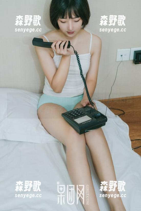 GIRLT果团网-小九九 GIRLT果团网 - 牛仔裤?小九九的美图合集里还有许多意想不到的搭配。