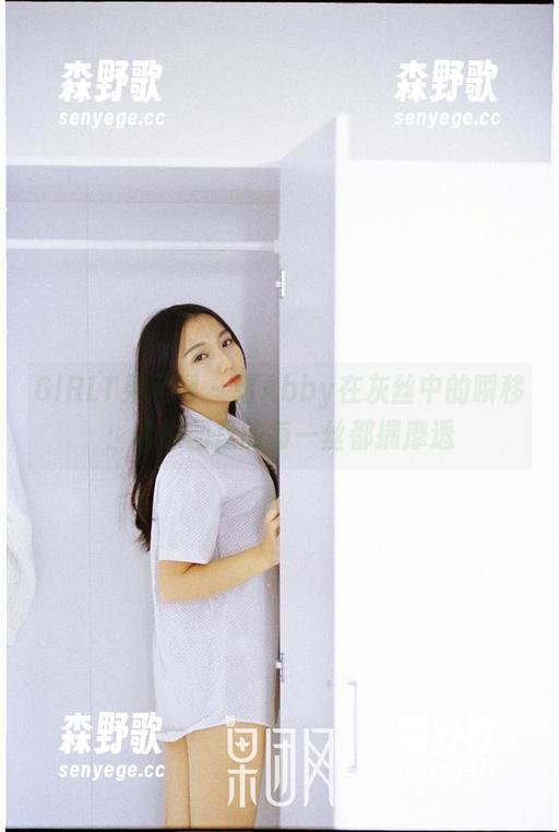 GIRLT果团网 - 甜Abby在灰丝中的瞬移：将原图里的每一丝都揣摩透
