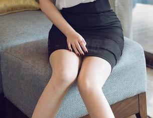 HuaYang花漾 – 默默欣赏黄乐然的丝袜写真，思绪似乎被牵引到别的地方