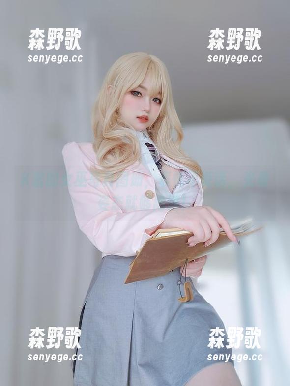 K酱的女巫写真图册，表情不说话，光看姿态就够离谱！