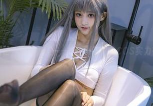 护士很忙，套图很美——Luisa_零纱COS实力在线！