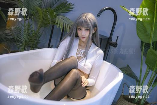 护士很忙，套图很美——Luisa_零纱COS实力在线！