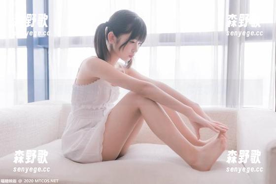 喵糖映画美图集合：晚秋的原野上，你往哪儿跑