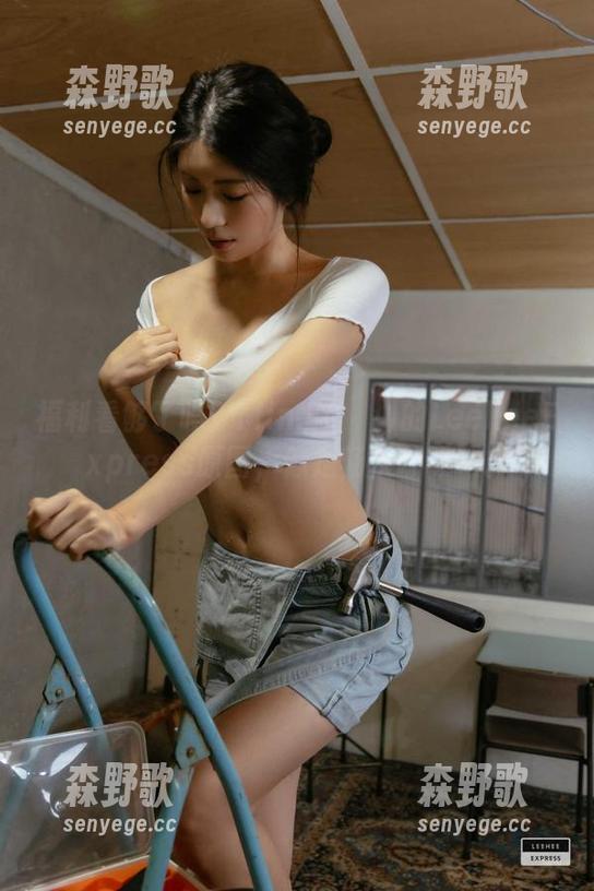 福利看够了吗？Min.E(민이)的LeeheeExpress原图，像是畅快呼吸吧。