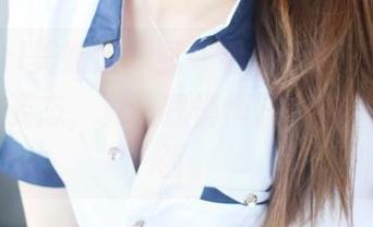 MyGirl美媛馆 – 猛一看，王馨瑶黑白图包里的姿态，竟让我悄悄联想到一些…东西。