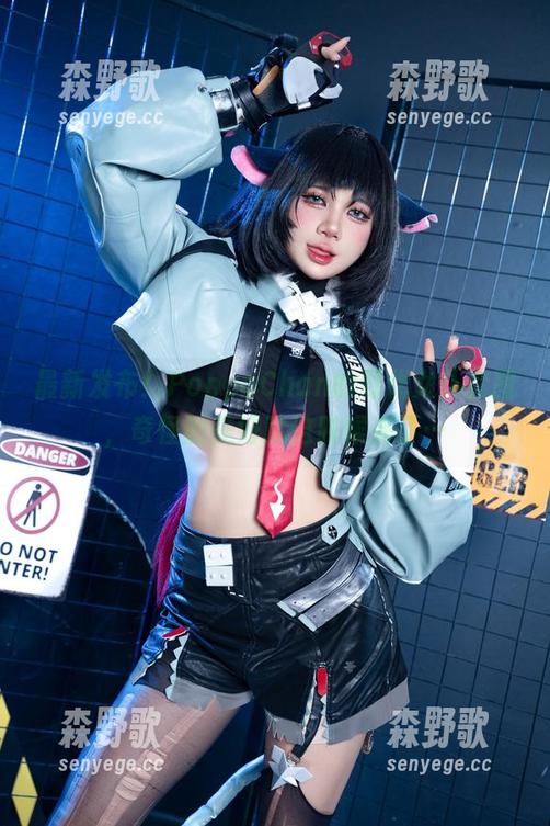 最新发布！PoppaChan的野代女仆套图，奇怪的美好就这时候来了…