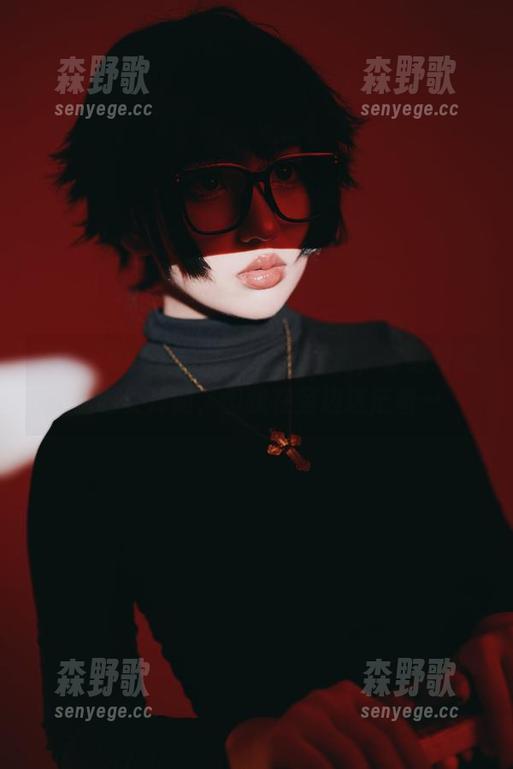 PuyPuyChan的水手服写真，穿着好像随时要开船，但我在旁边迷茫着…