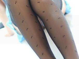ROSI的精选四装礼服作品，在闪耀与暗淡之间，似乎总有个说不出的意味。