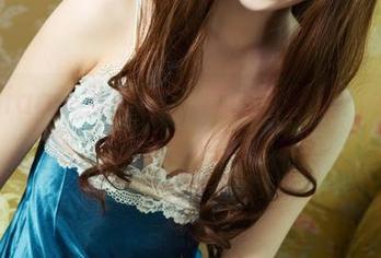 TouTiao头条女神 – 信悦儿图册：女友形象，甜蜜和尴尬交织。