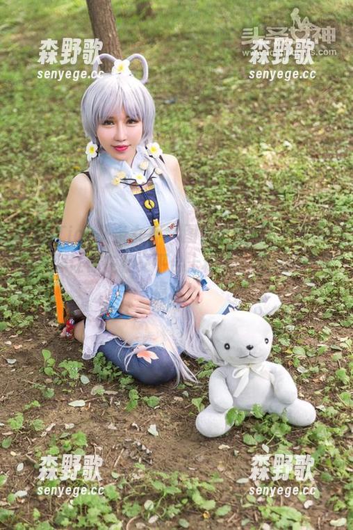TouTiao头条女神 - 图包已备好，李丽莎的礼服让你在社交平台上称霸、横扫的绝佳福利！
