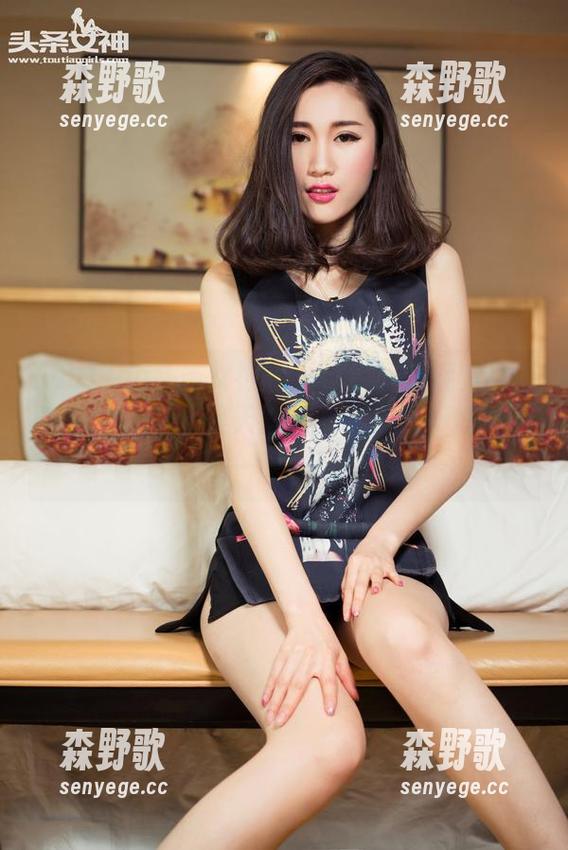 TouTiao头条女神 - 更新！杨曼妮变身镂空袜兔，仿佛春天里的一阵微风…好吧，是一阵光风！