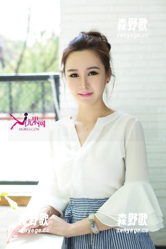 UGirls尤果网 - 沈诺馨学姐图集，下载后放入书包，随时“开卷有益”！