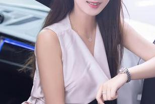 Xiuren秀人网 – 在线捕捉大琪琪Emily的短裙，高清画面，简直是裙子的自我介绍。