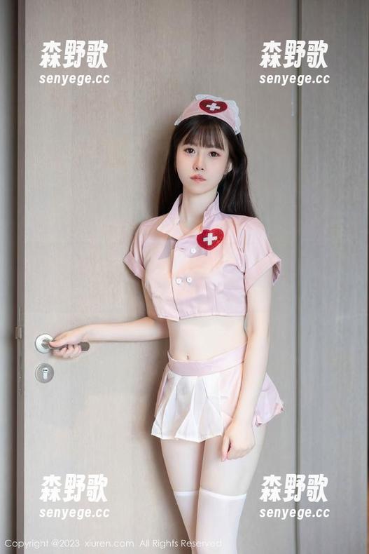 Xiuren秀人网 - 容容容Alice的兔女郎原图，羞怯又不失俏皮