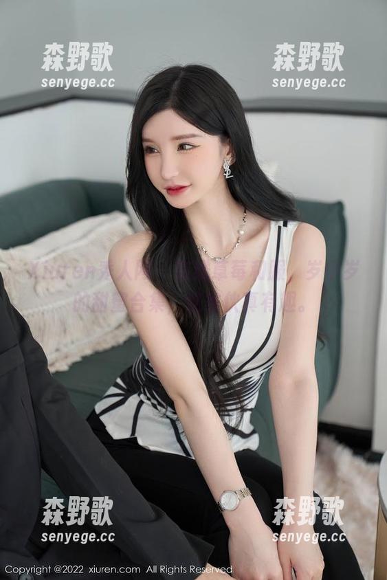 Xiuren秀人网 - 在线草莓和服，岁小岁的甜蜜合集，这家伙真有趣。