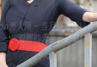 Xiuren秀人网 – 当月野兔美妞化身秘书，美图的无圣光逆袭！