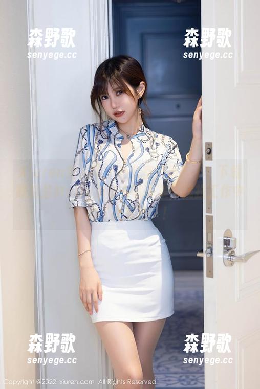 Xiuren秀人网-顾楚楚Maily Xiuren秀人网 - 办公室严肃?不!下载顾楚楚Maily的秘书写真集,找找工作中的“小乐趣”!