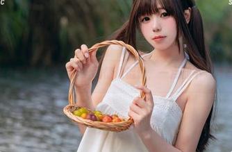 Yiko湿润兔的写真，剧情像馄饨，一点都不“靠谱”