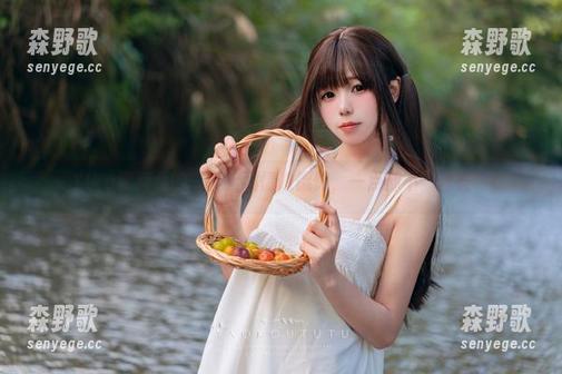 Yiko湿润兔 Yiko湿润兔的写真,剧情像馄饨,一点都不“靠谱”