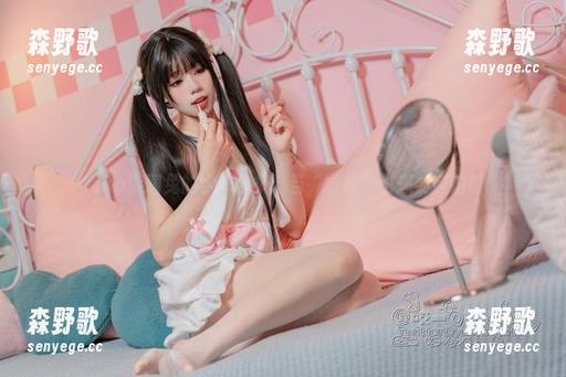 Yiko湿润兔的学妹合集：当“学长”也想要自拍时