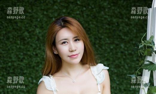 YouWu尤物馆 - 哎呀，兔子Nina也太爱白色了吧，这组写真集资源真能让人想加班