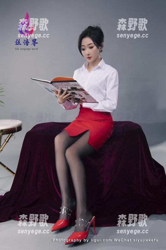 丽柜 - 图片：看，兔子在水手服中漂流，像从漫画里跳出来的角色！