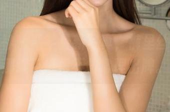 克拉女神 – 芊芊最新写真，裤里丝，哦，那绳带好像不按常理出牌。