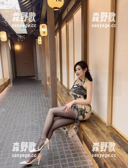 微密圈 - 周妍希提醒你：下载魔鬼黑，别忘了诱惑白的个性