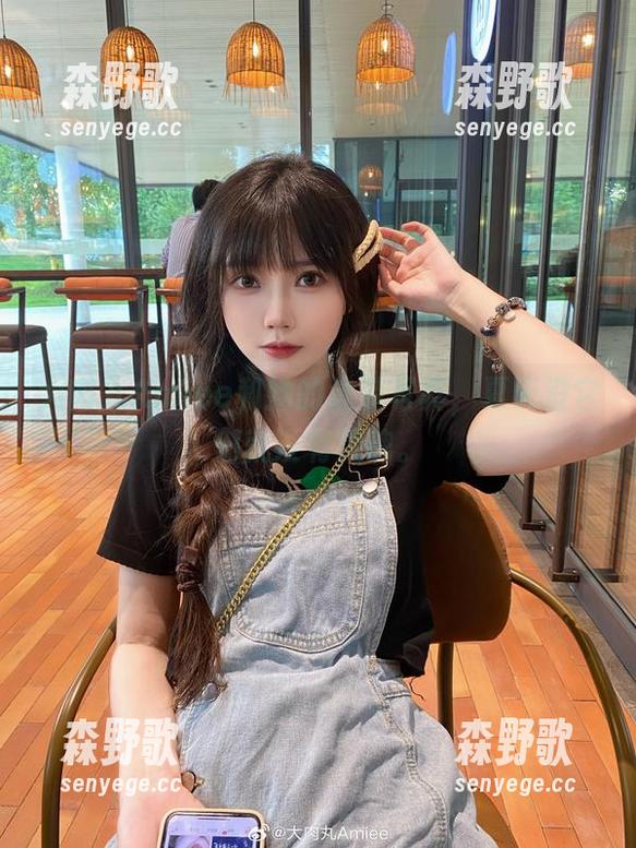 大肉丸Amiee和她的泳装写真，夏天没它们就没有灵魂。
