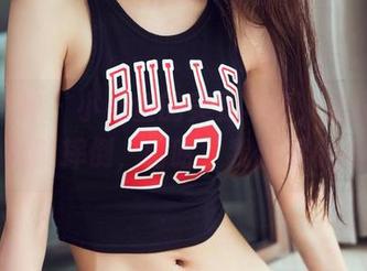 头条女神 – 小小鱼的美足写真，走路不小心就能摔倒，哈哈，我们要小心！