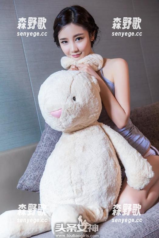 头条女神 - 一不小心爱上了张梓柔的美腿写真，腿真是个千古难题！