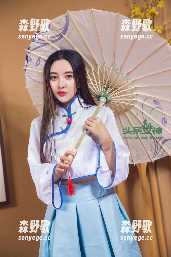头条女神-李丽莎 头条女神 - 最新李丽莎日常:互联网很忙,但她就是让我觉得家里也能拍成大片的图片!