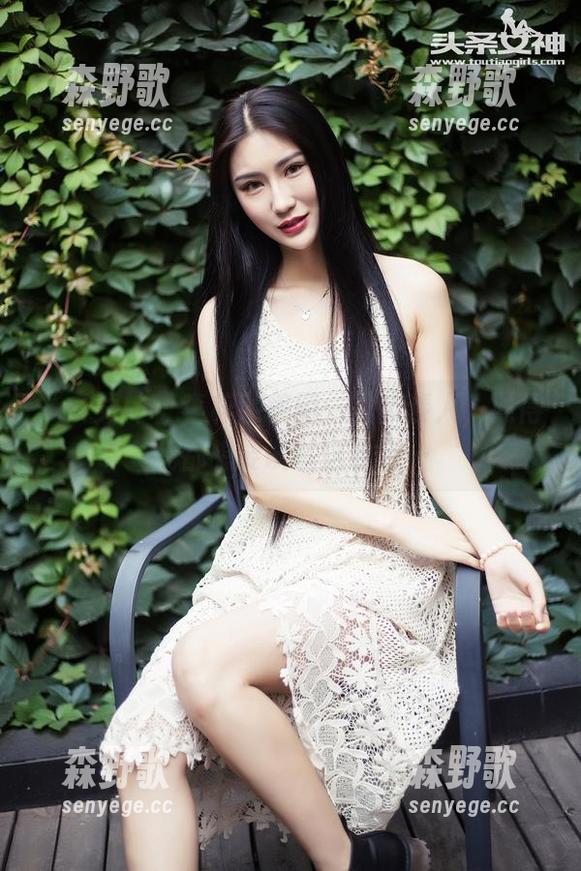 头条女神 - 李梓熙美图：银妆素人，照得我都想要试试这妆容…