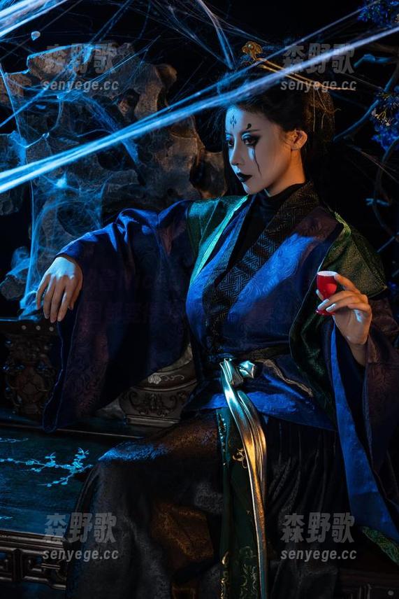 就是奈汐酱Nice戴上这网袜，图集中的氛围都变得剪不断、理还乱。