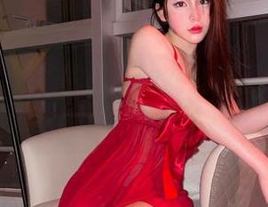 微密圈 – 奔跑的晶骡子在红灯下的身材图集：就算是模糊点，也让人想多看几眼。