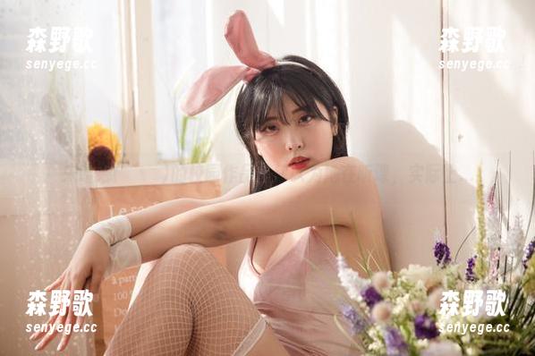 宋哈娜(송하나)的校园作品：你以为她在听课，实际上...