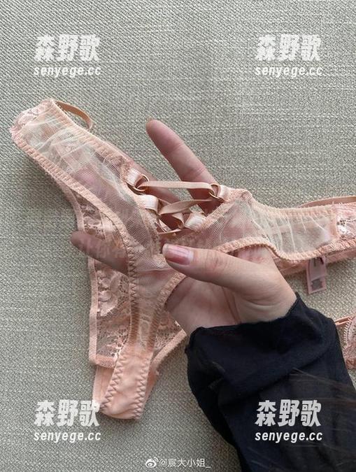 微密圈 - 福利来袭，宸大小姐的护士图片让你有一种想打针的冲动！