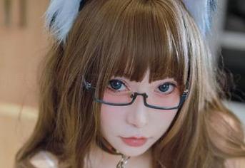 小泉学姐吖的私房写真，从厨房走向摄影棚？
