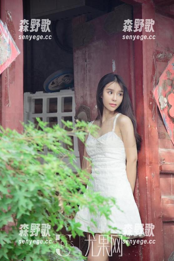 尤果网-陈梓涵 尤果网 - 牛仔裤写真新鲜出炉,陈梓涵有点意思,这轮玩得不错!