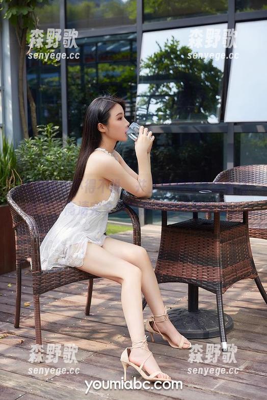 尤蜜荟-井上雪樱 尤蜜荟 - 不得不说,井上雪樱也太会穿白裙了,高清完全没给我的眼睛留余地。