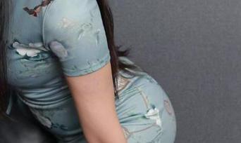 异思趣向 – 秋秋的拳打脚踢法，私拍中竟然隐隐有种“我才不怕你”的气势！