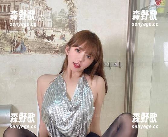 微密圈 - 黑丝制服下的张思允：每一张照片都在挑逗你的眼球