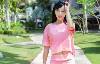 推女郎 – 福利送上门：杨伊的泳池图包，秒杀你的视线。